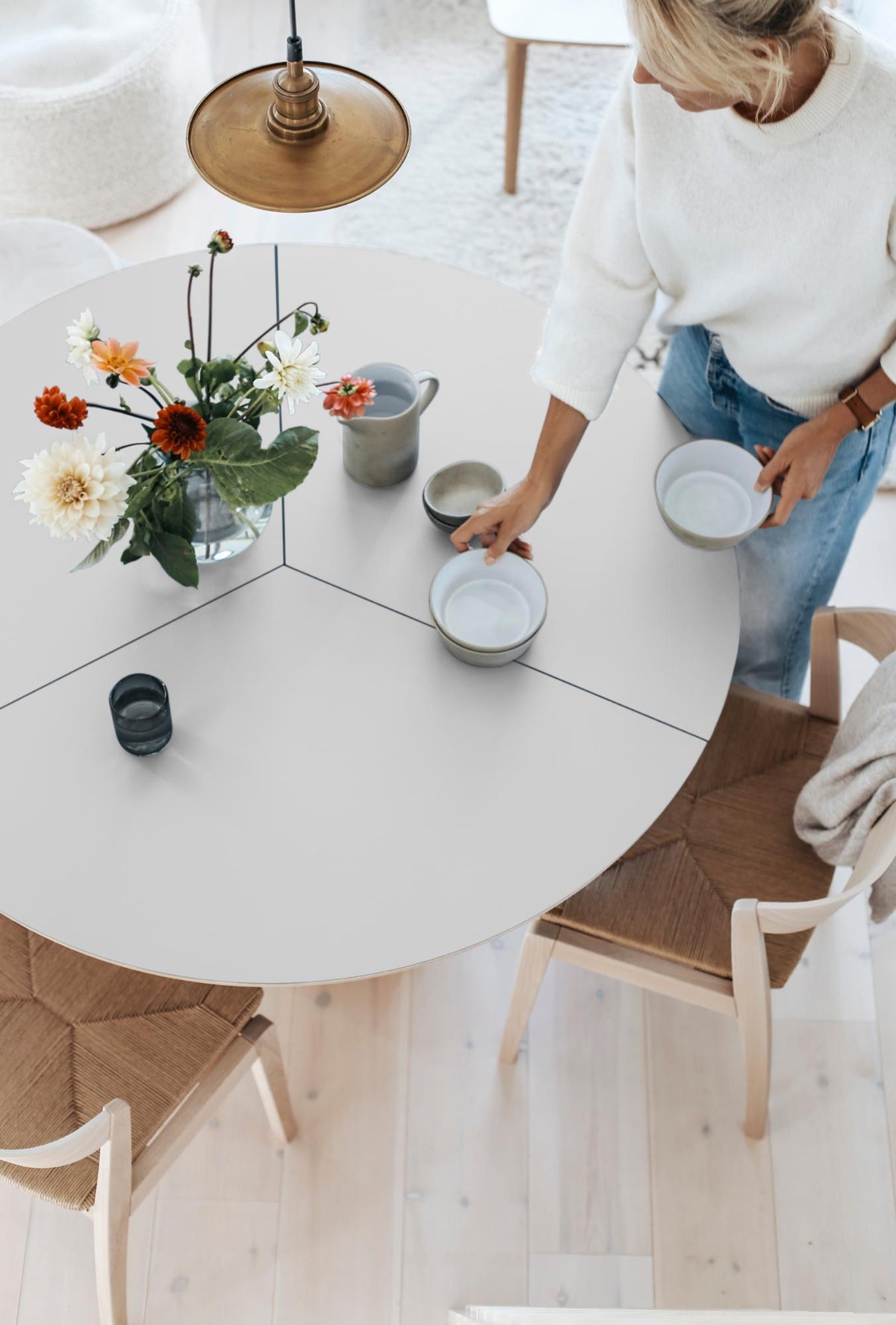 SM33 Round Extension Table