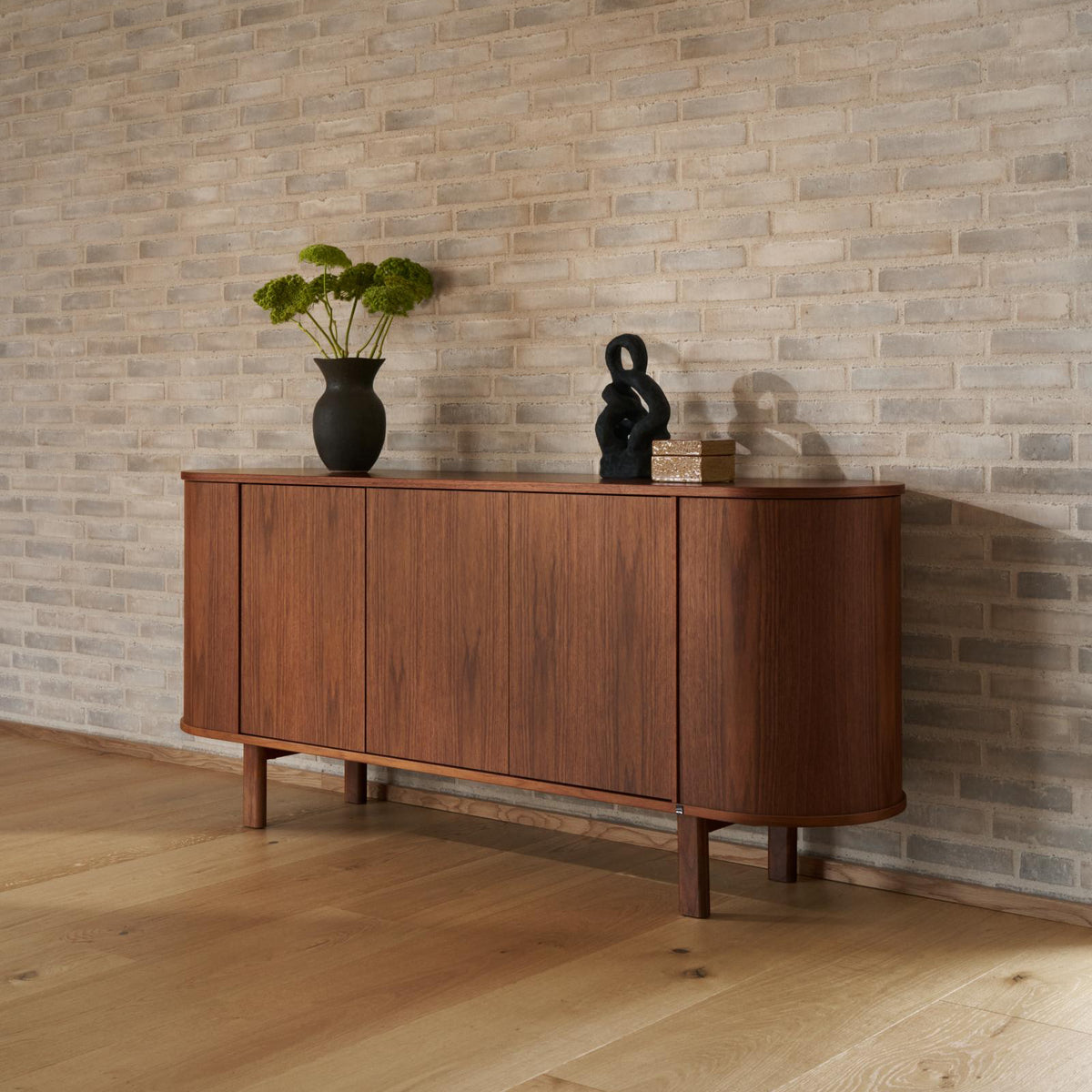 SM543 Sideboard