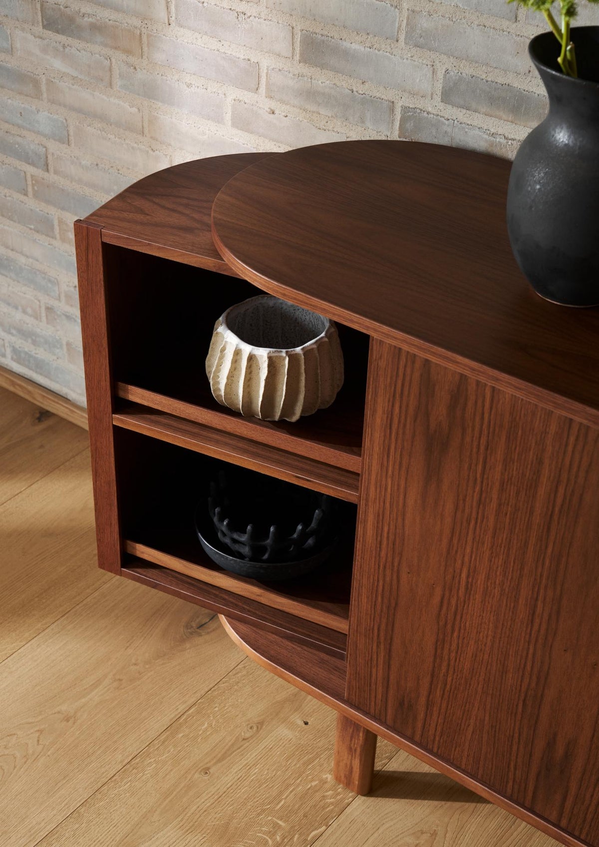 SM543 Sideboard