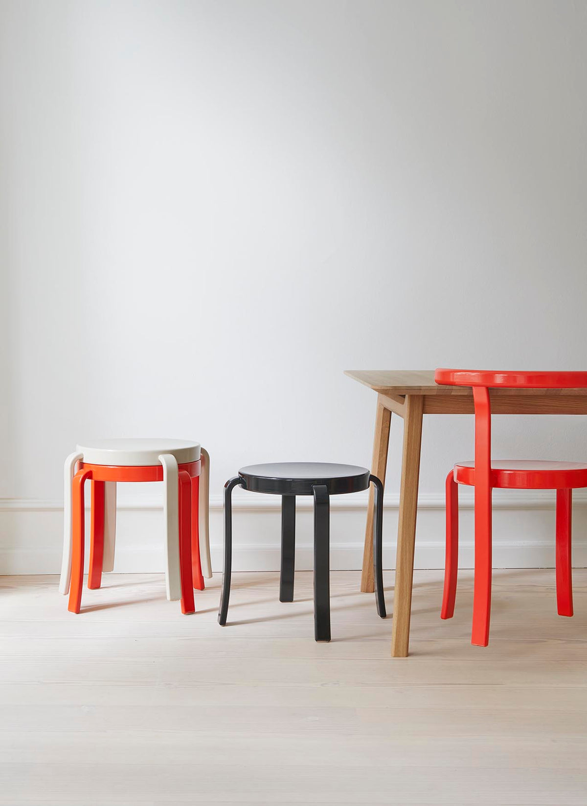 8000 Series Stool