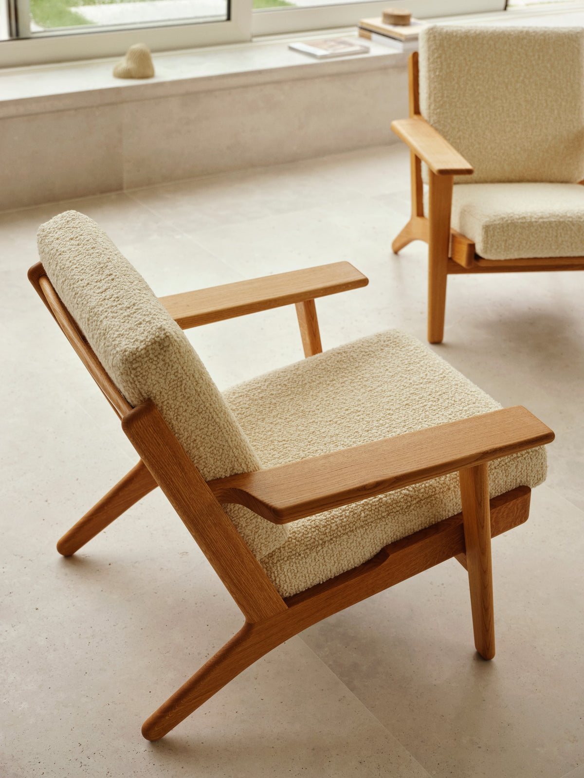 CH290 Lounge Chair