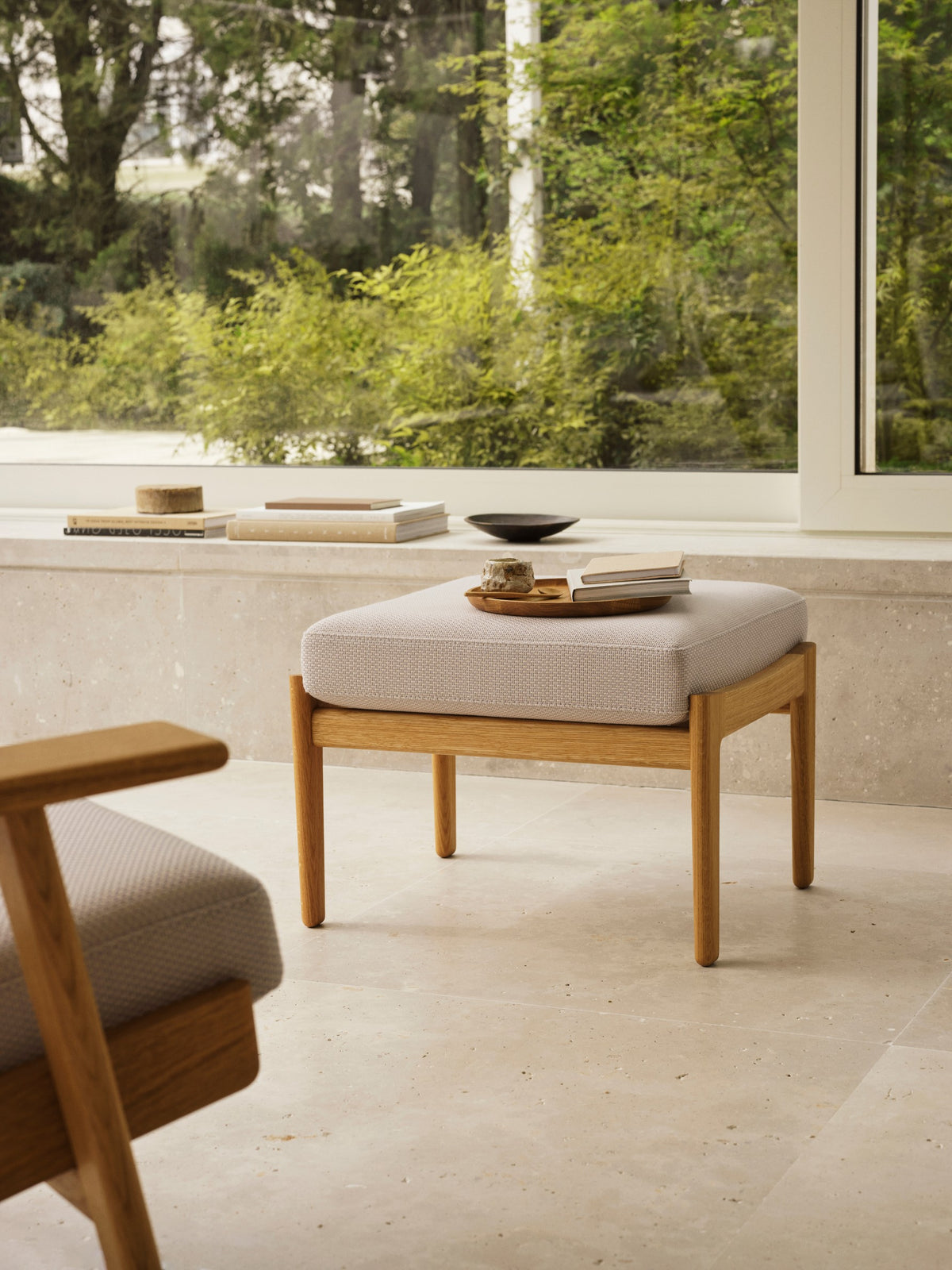 CH290F Footstool