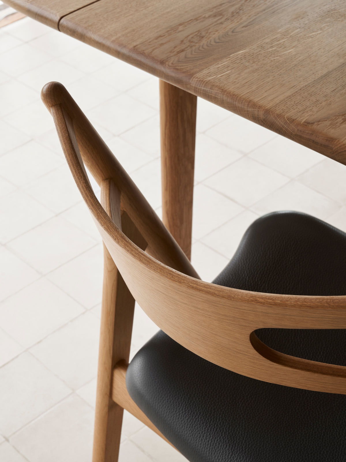 CH29P Sawbuck Chair