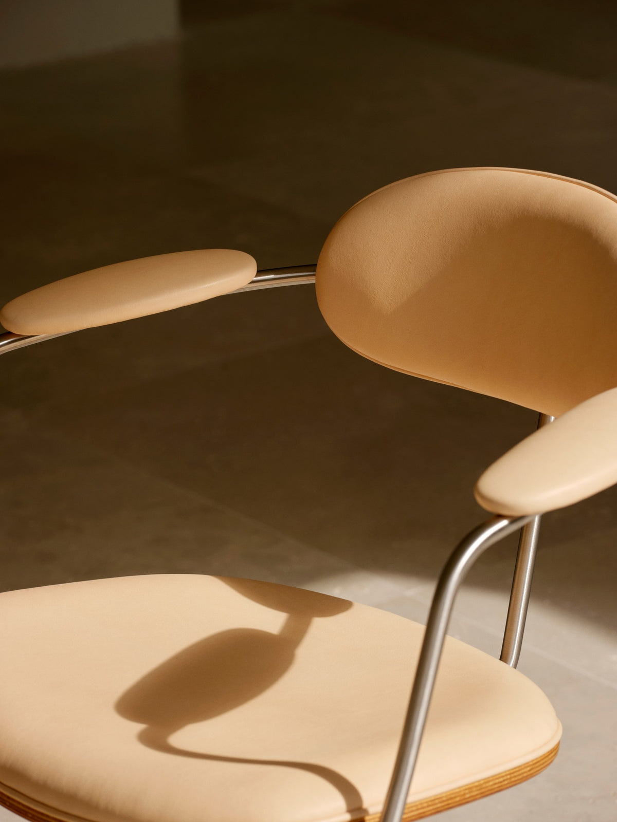 CH621 Swivel Chair