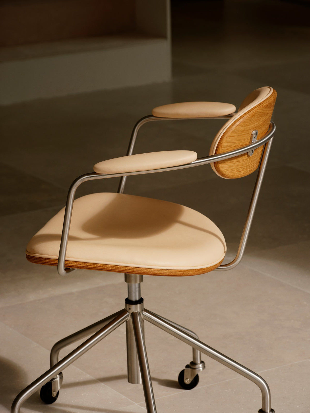 CH621 Swivel Chair
