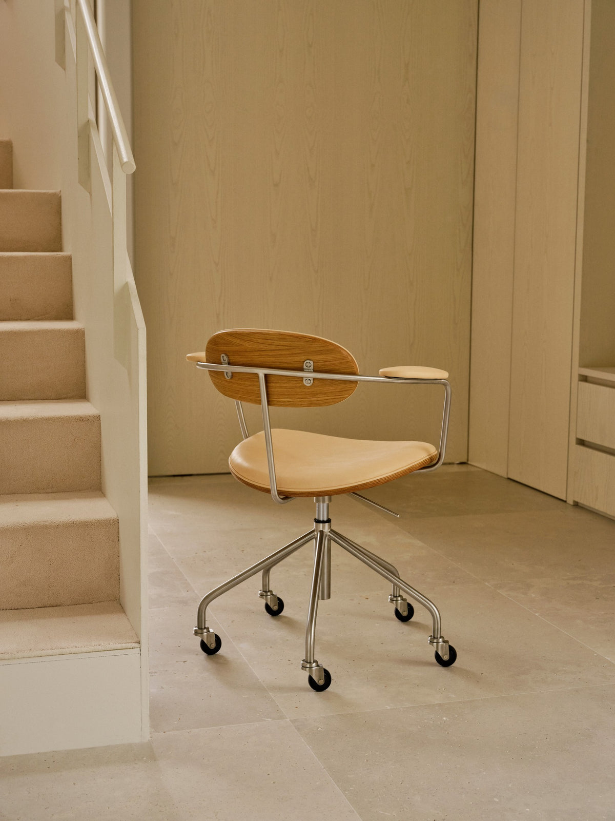 CH621 Swivel Chair