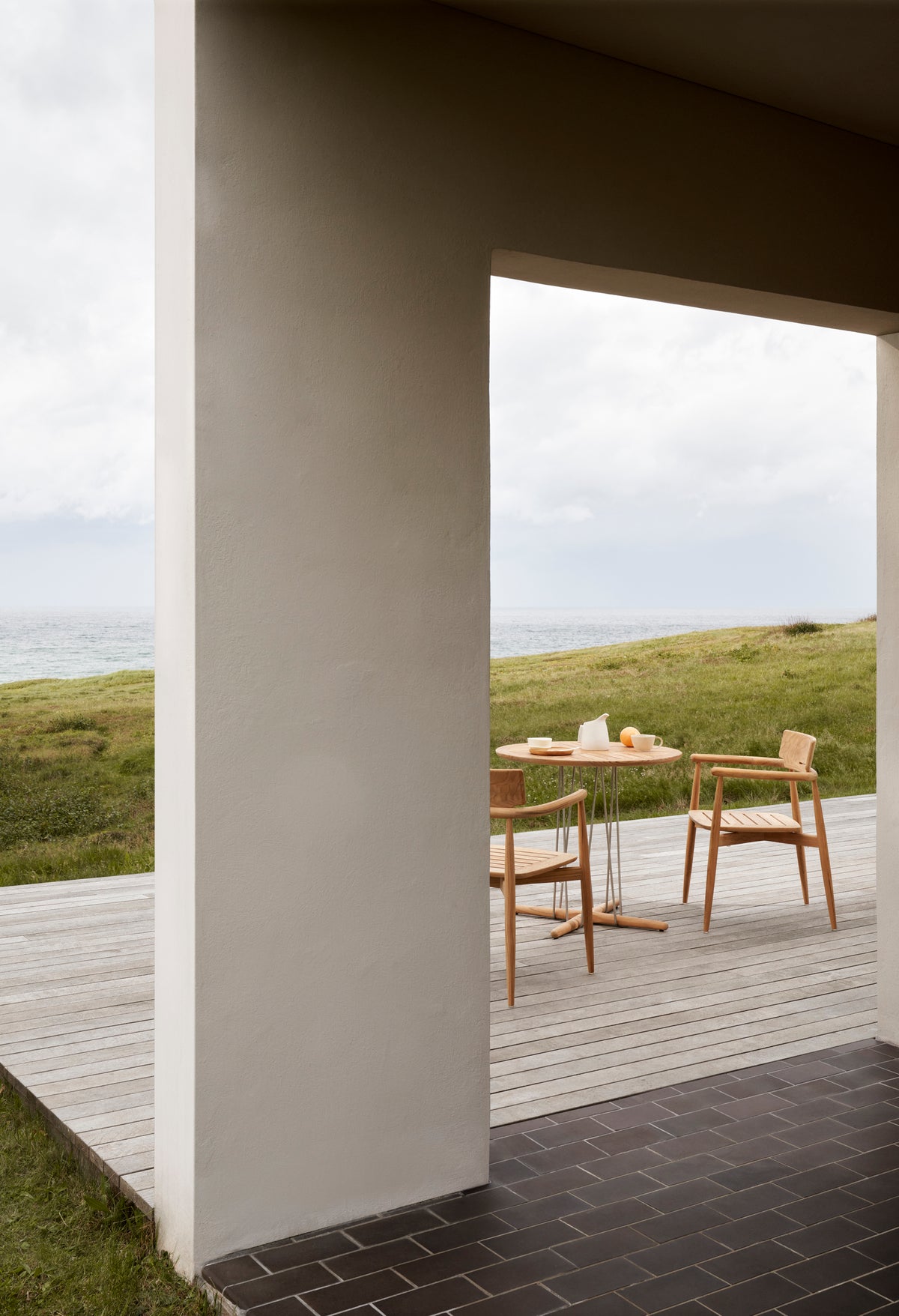 EO22 Embrace Outdoor Table