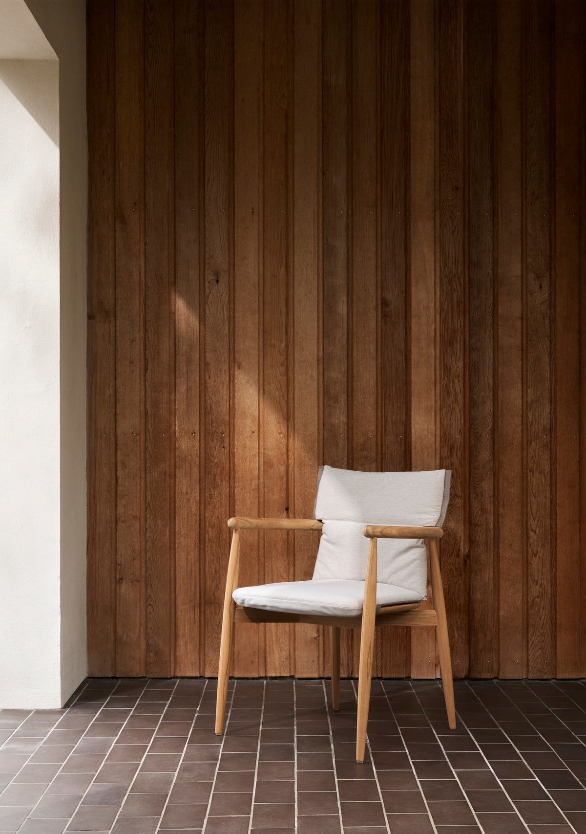 EOO8 Embrace Outdoor Dining Chair