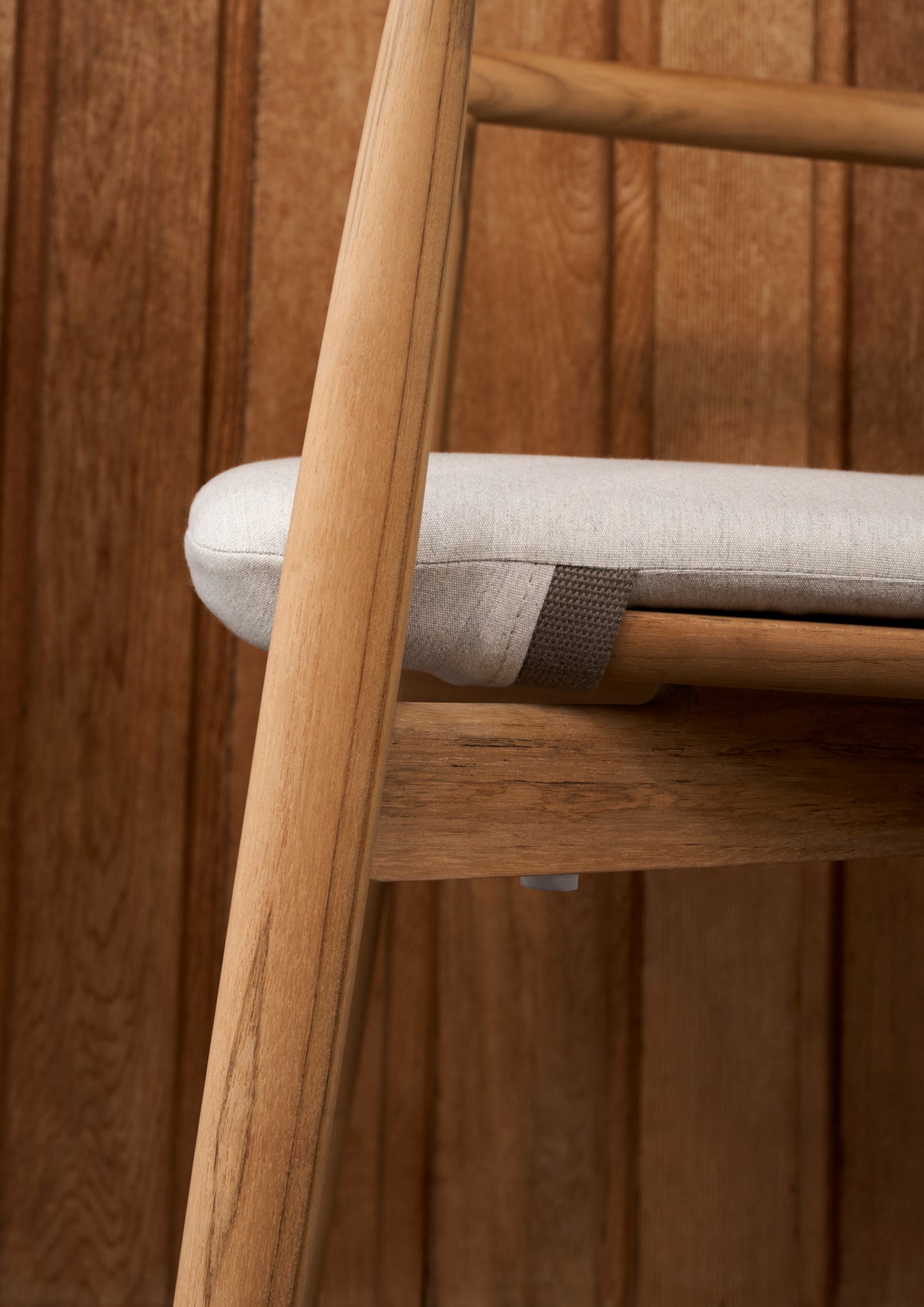 EOO8 Embrace Outdoor Dining Chair