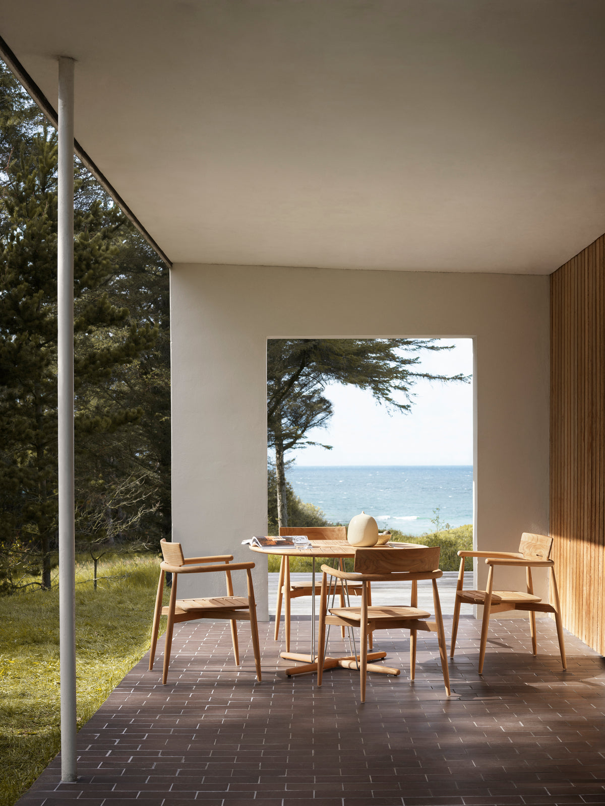 EO22 Embrace Outdoor Table