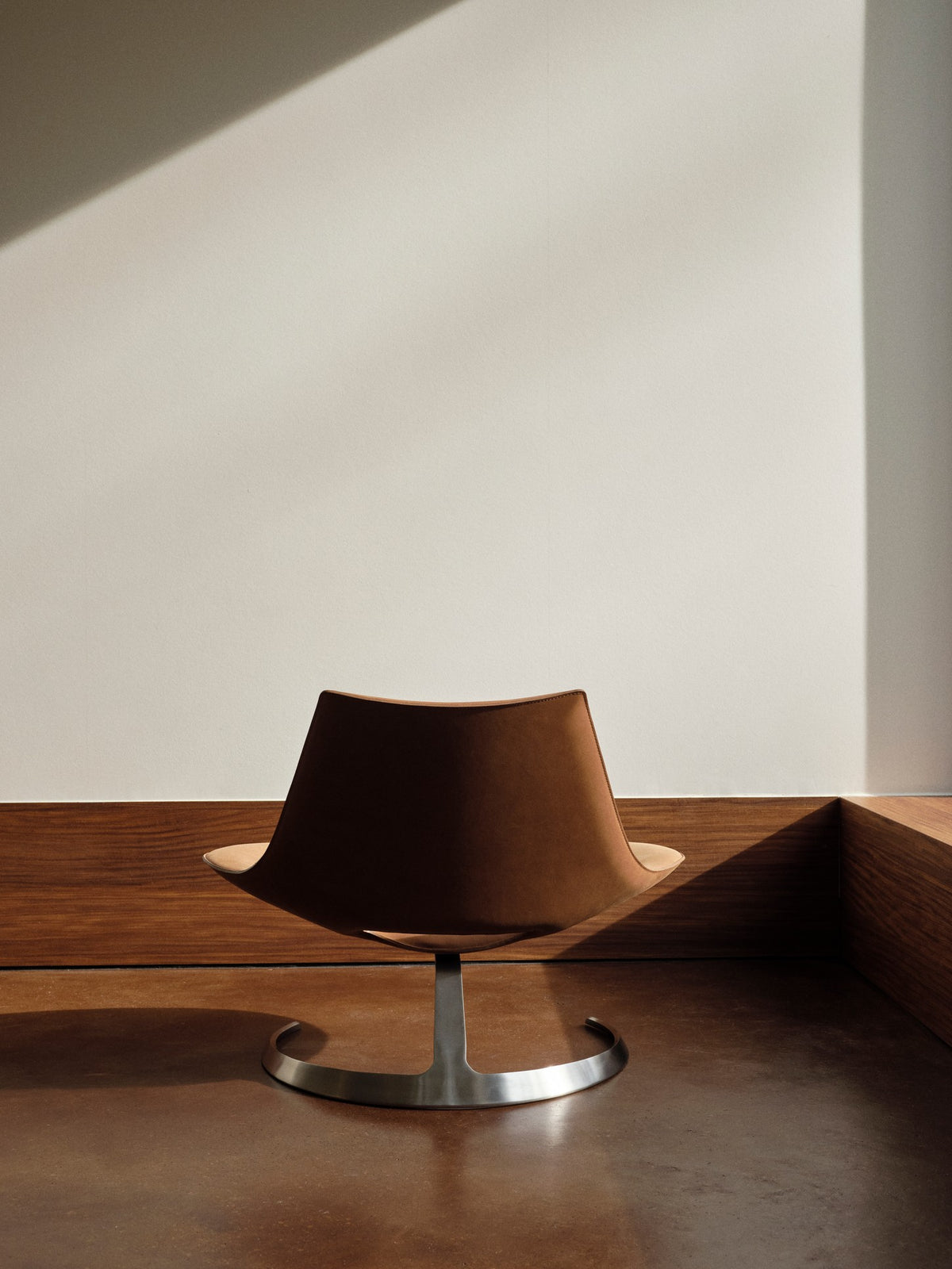 FK64 Scimitar Chair