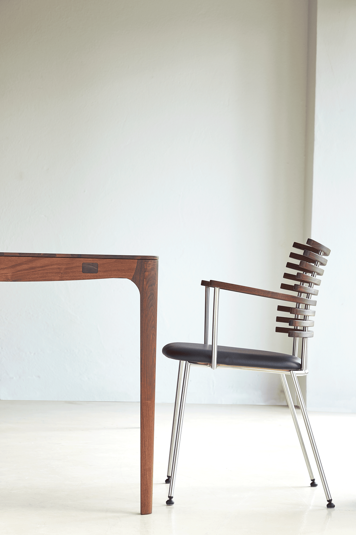 GM 3720 RO Solid Wood Table