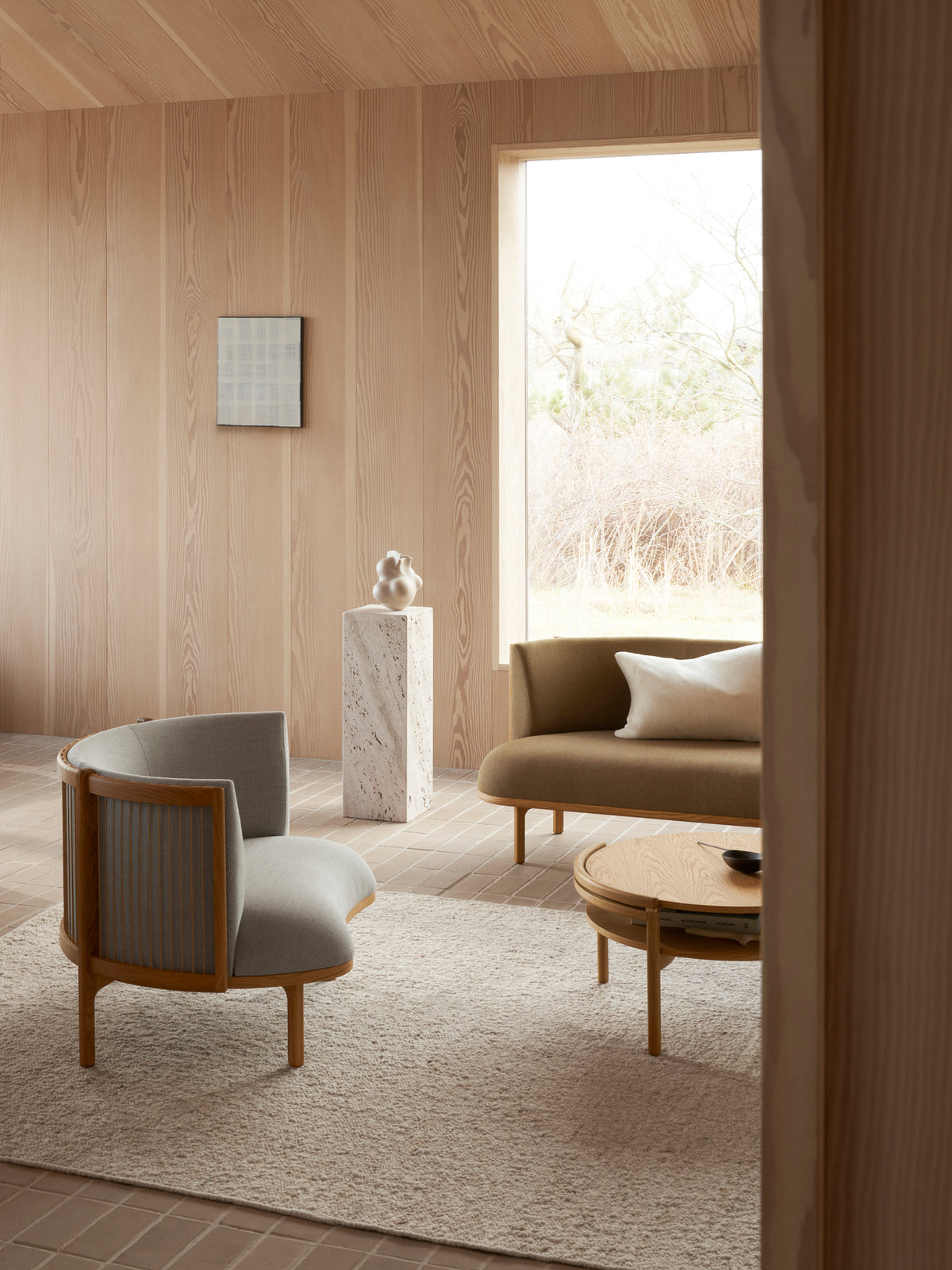 RF1904 Sideways Lounge Chair