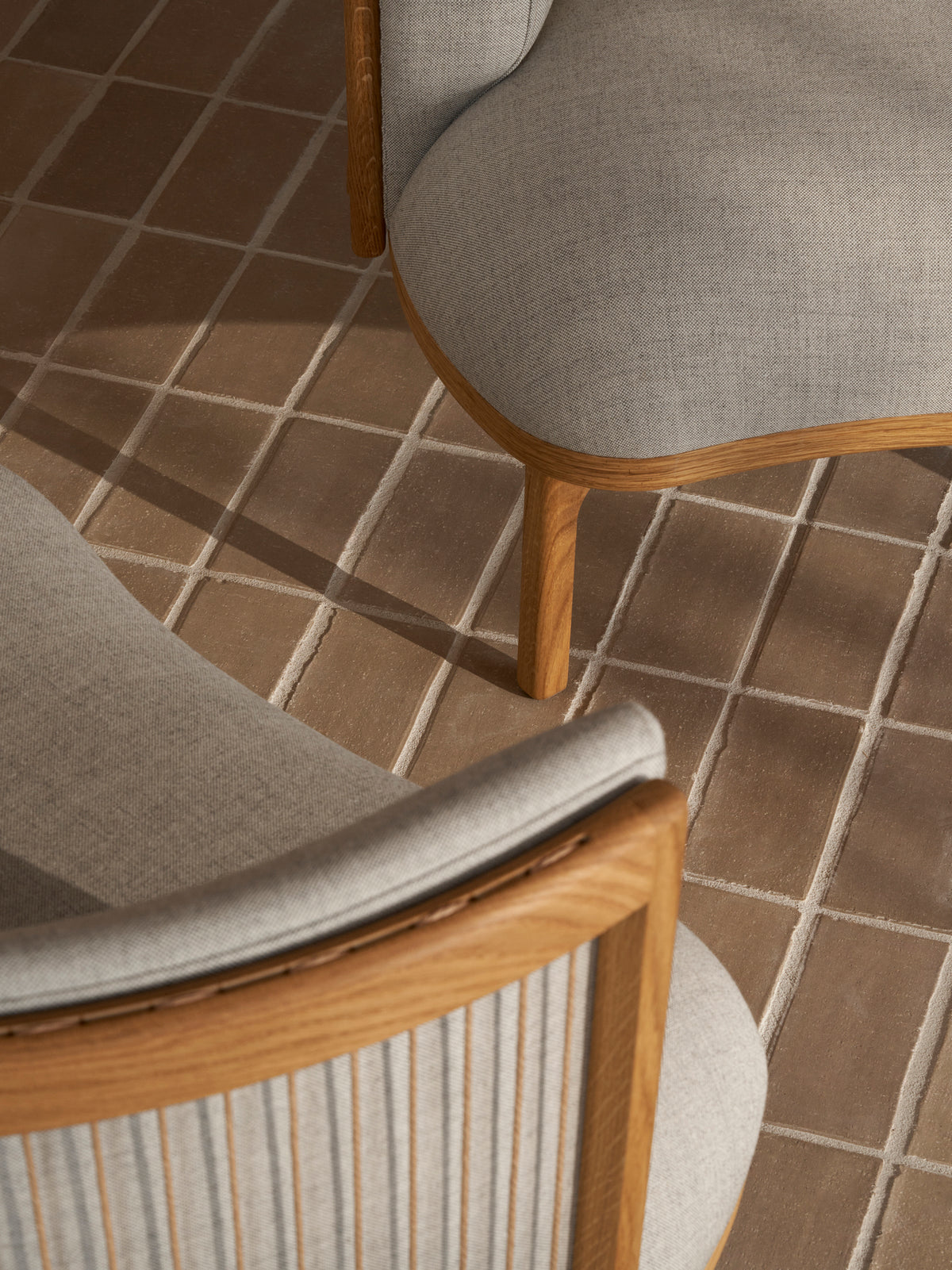 RF1904 Sideways Lounge Chair
