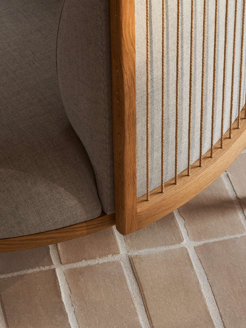 RF1904 Sideways Lounge Chair