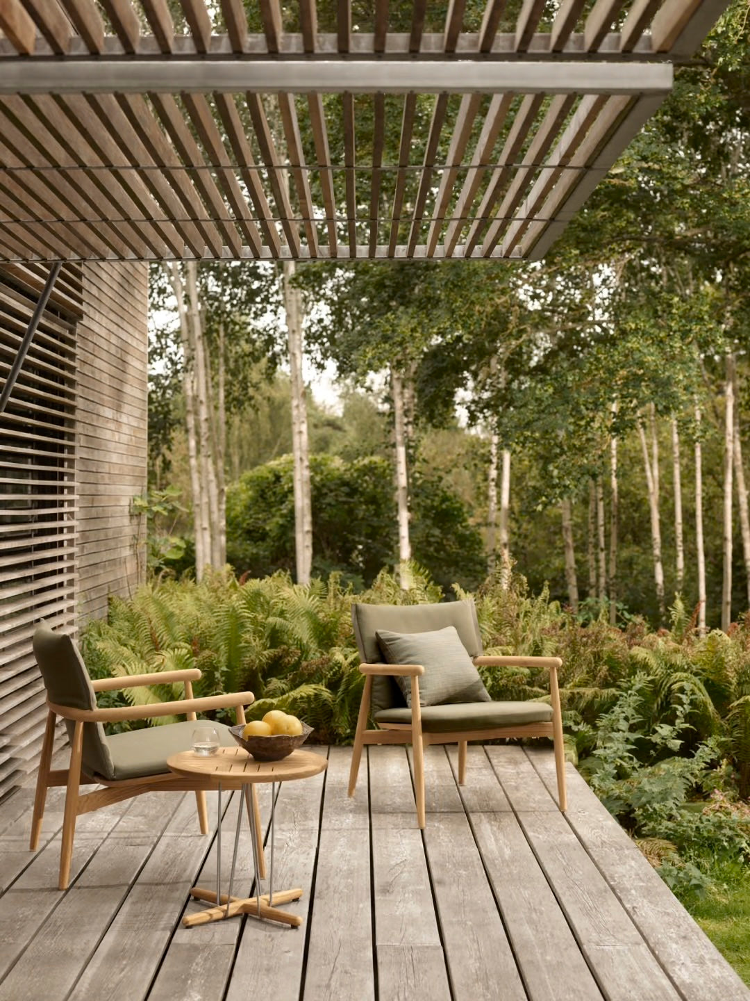 EO18 Embrace Outdoor Lounge Chair