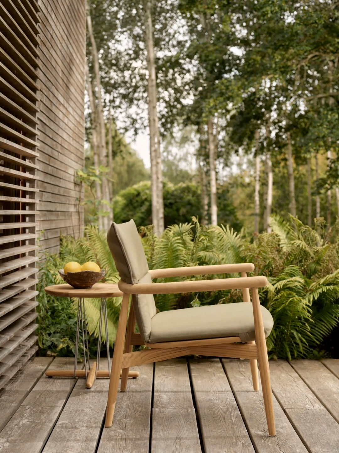 EO18 Embrace Outdoor Lounge Chair