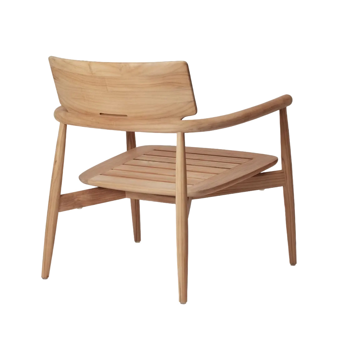 EO18 Embrace Outdoor Lounge Chair